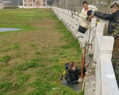 水庫(kù)閘門(mén)維修堵漏