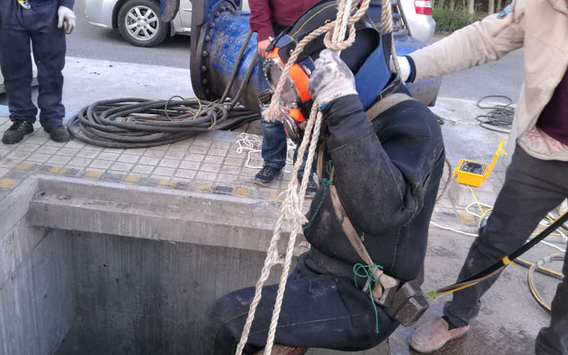水下作業(yè)