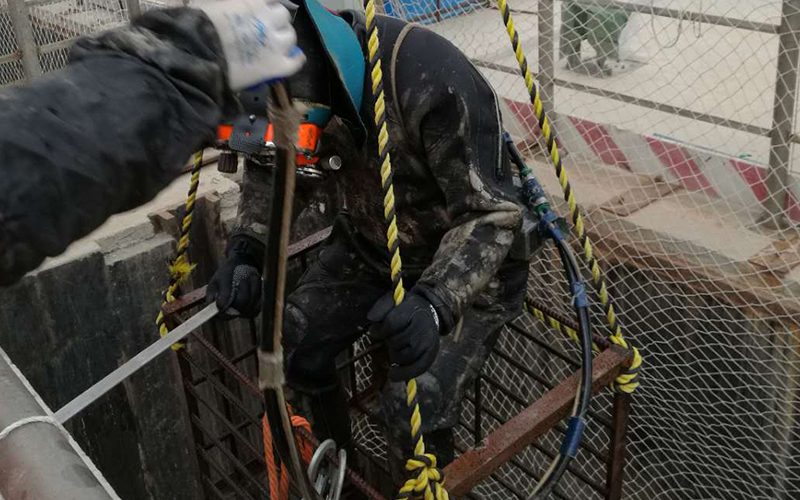 閘門堵漏